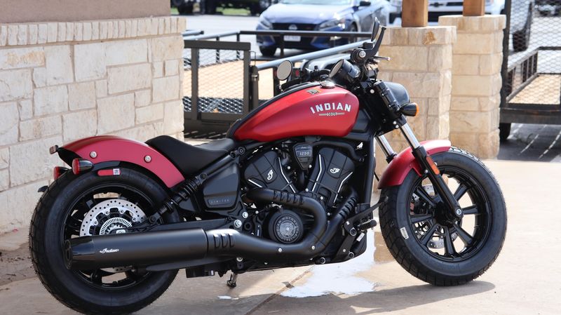 2025 Indian Motorcycle SCOUT BOBBER LIMITED SUNSET RED SMOKE Image 3