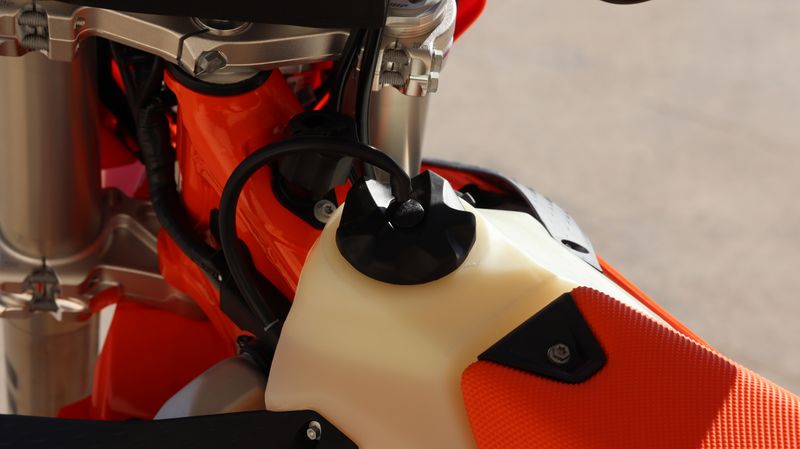 2025 KTM 300 XCW CHAMPION EDITION Image 16