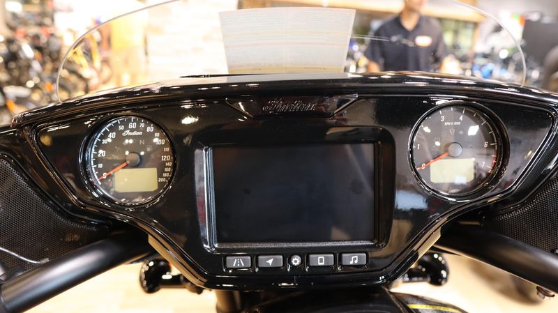 2025 Indian Motorcycle CHIEFTAIN POWERPLUS DARK HORSE WITH RIDER ASSIST AND POWERBAND AUDIO Image 5