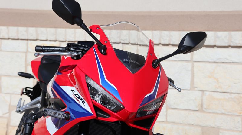 NEW 2026 HONDA CBR650R E-CLUTCH Image 7