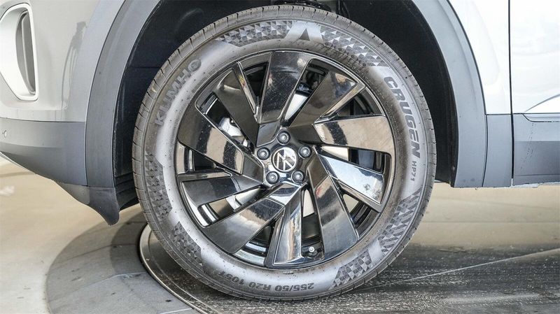 New 2025 Volkswagen Atlas 2.0T SE w/TechnologyImage 10