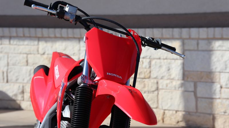 2025 Honda CRF250F REDImage 3