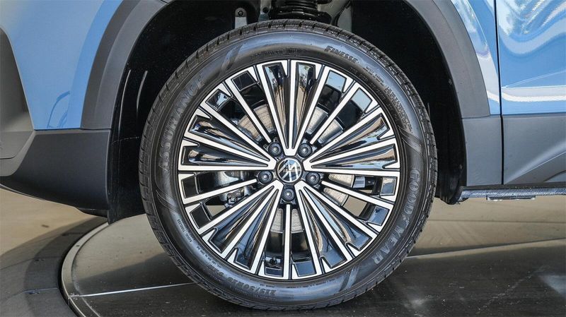 New 2025 Volkswagen Taos 1.5T SEImage 10