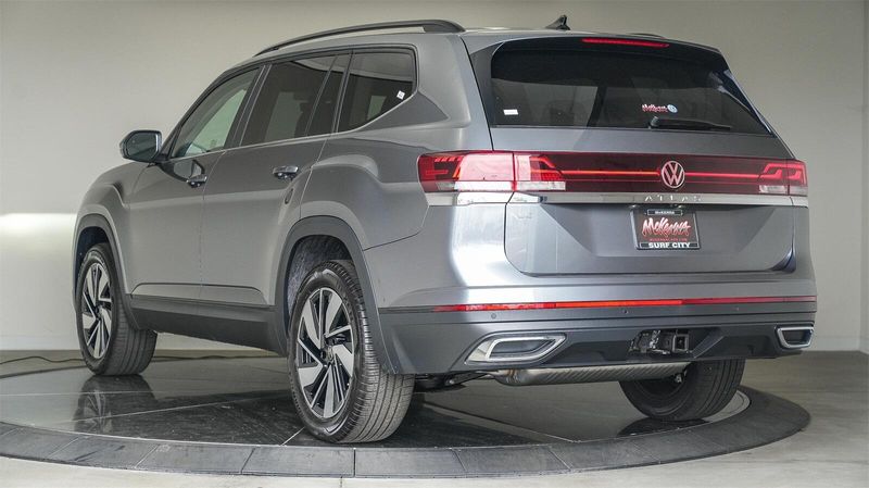 New 2025 Volkswagen Atlas 2.0T SE w/TechnologyImage 2