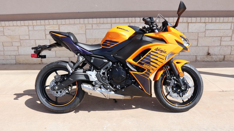 2025 Kawasaki NINJA 650 ABS CANDY STEEL FURNACE ORANGE AND METALLIC SPARK BLACK AND METALLIC ROYAL PURPLE Image 2