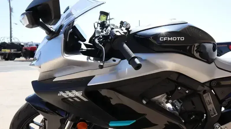 2025 CFMOTO 675SS NEBULA BLACK Image 5