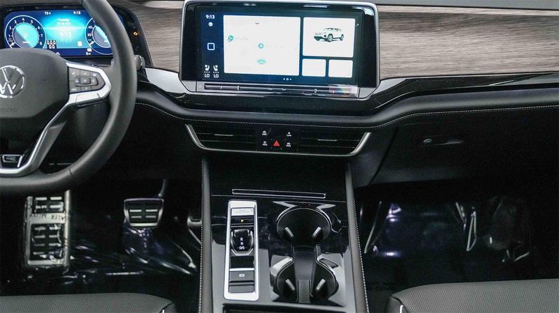 New 2026 Volkswagen Atlas 2.0T SEL Premium R-LineImage 14