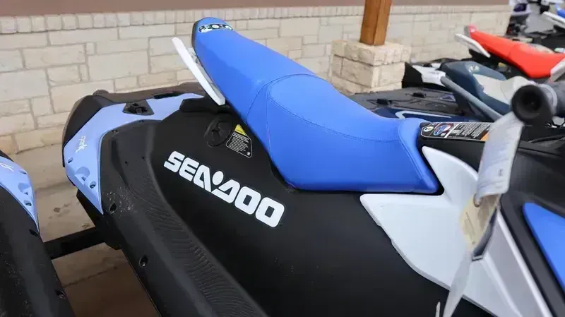 New 2025 SEADOO SPARK FOR 3 CONVENIENCE PACKAGE DAZZLING BLUE AND VAPOR BLUE Image 6