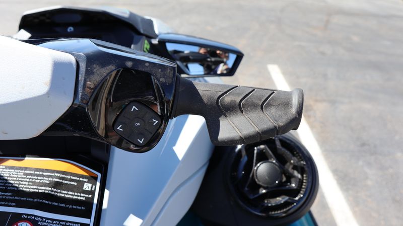 2025 SEADOO GTI SE 130 WITH SOUND SYSTEM IDF TEAL BLUE AND MANTA GREEN Image 12