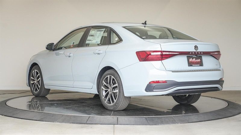 New 2025 Volkswagen Jetta 1.5T SEImage 2