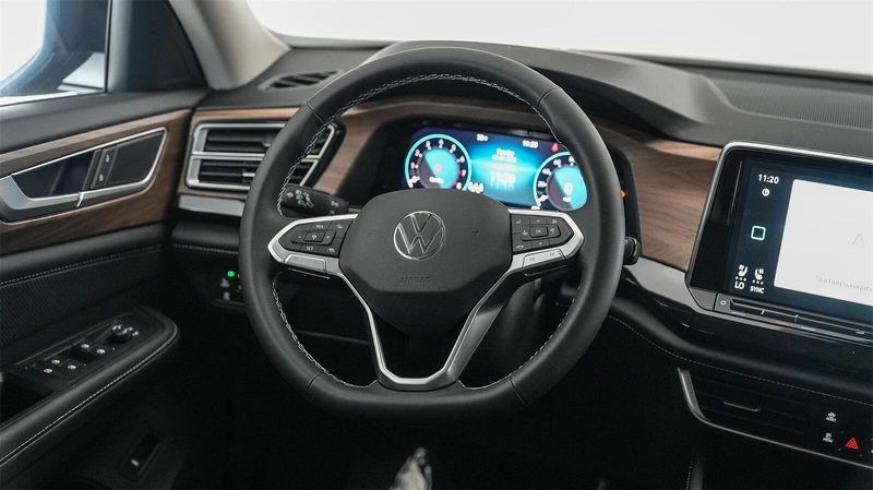 New 2025 Volkswagen Atlas 2.0T SE w/TechnologyImage 16