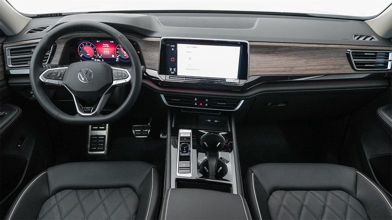 2025 Volkswagen Atlas 2.0T SEL Premium R-LineImage 13