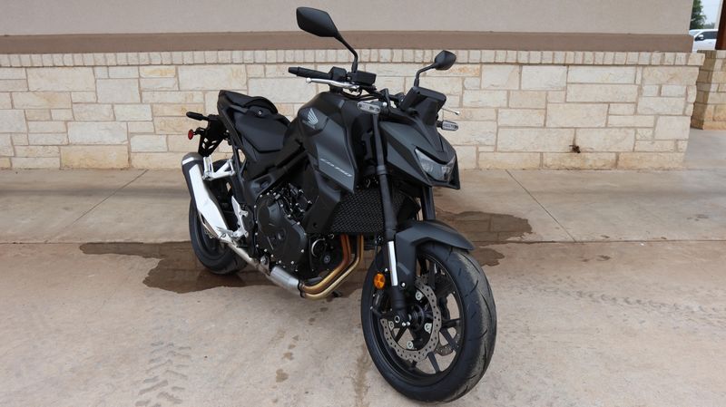 2025 Honda CB750 HORNET Image 1