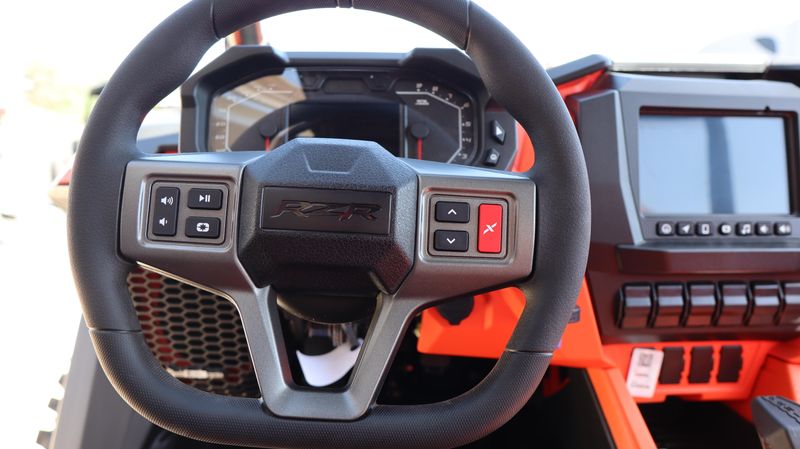 New 2025 Polaris RZR PRO S 4 ULTIMATE ORANGE RUST AND ZENITH BLUE Image 17