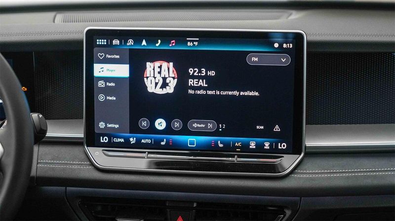 New 2025 Volkswagen Tiguan 2.0T SEImage 15