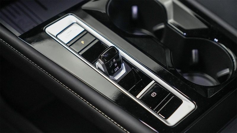 New 2025 Volkswagen Atlas 2.0T SE w/TechnologyImage 20