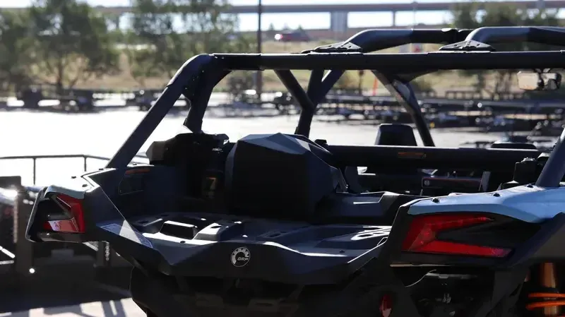New 2025 Can-Am MAVERICK X3 MAX DS TURBO SCANDI BLUE AND ORANGE CRUSH Image 12