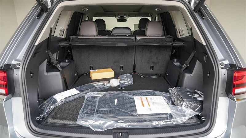 New 2025 Volkswagen Atlas 2.0T SELImage 11