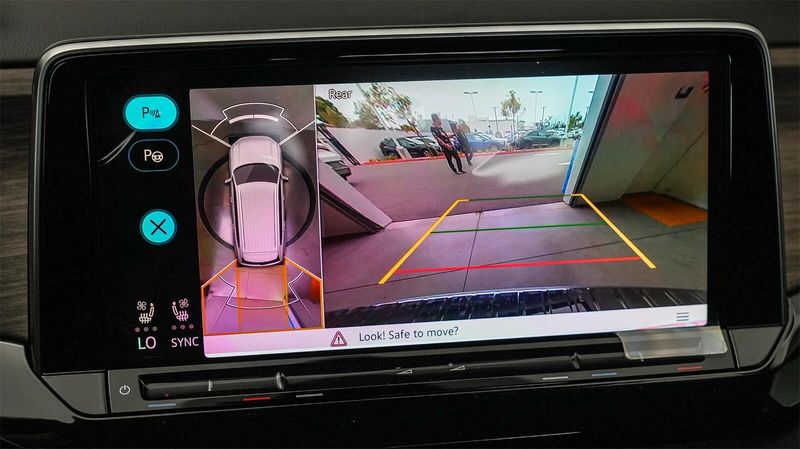 New 2025 Volkswagen Atlas 2.0T SEL Premium R-LineImage 24