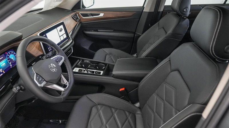 New 2025 Volkswagen Atlas 2.0T SE w/TechnologyImage 19