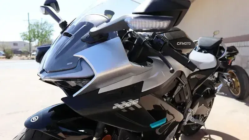 2025 CFMOTO 675SS NEBULA BLACK Image 3