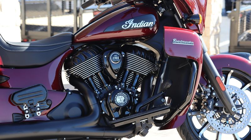 2024 Indian Motorcycle INDIAN ROADMASTER DARK HORSE WITH AUDIO MAROON METALLICImage 3