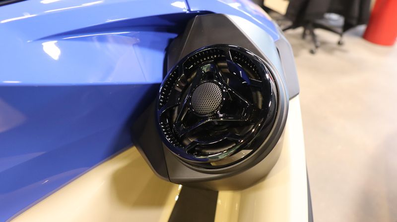 2025 SEADOO WAKE PRO 230 WITH SOUND SYSTEM IDF SAND AND DAZZLING BLUE Image 14