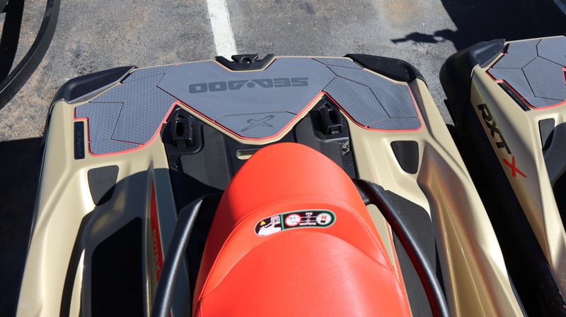 2025 SEADOO RXTX 325 WITH SOUND SYSTEM METALLIC TAN AND LAVA RED Image 11