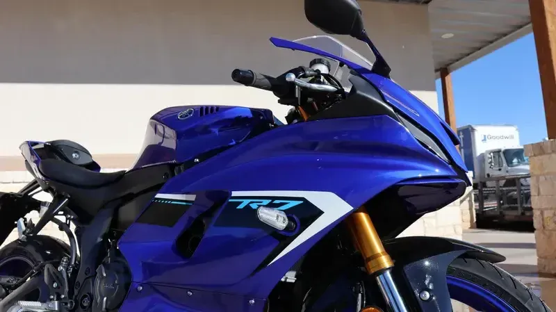 2025 Yamaha YZFR7 TEAM BLUEImage 11