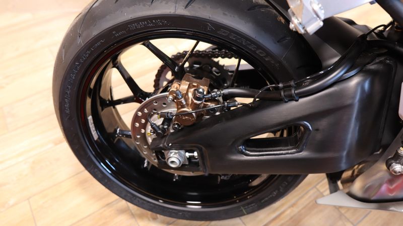 2025 Honda CBR600RR ABS DEEP PEARL GRAY Image 7