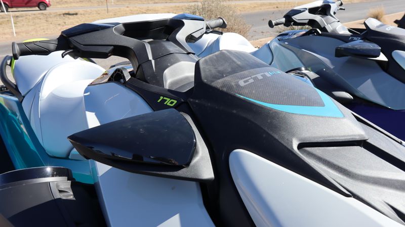 2025 SEADOO GTI SE 130 WITH SOUND SYSTEM IDF TEAL BLUE AND MANTA GREEN Image 5