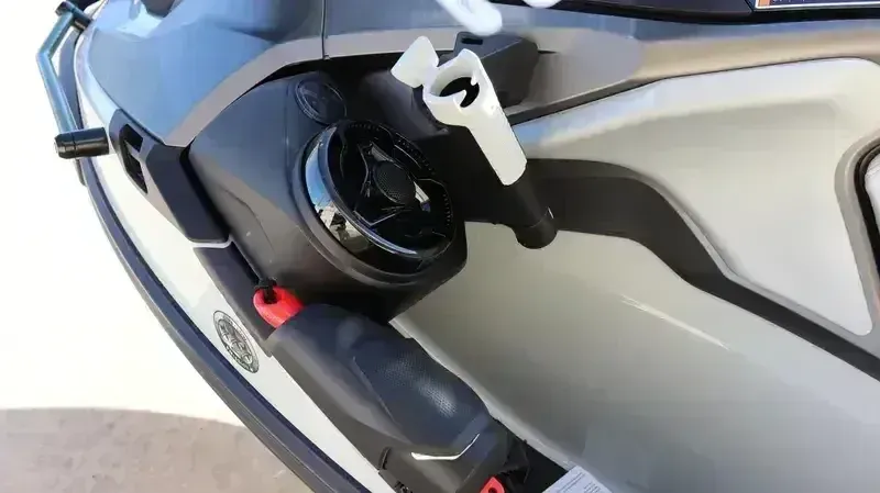 2025 SEADOO FISHPRO APEX 300 WITH SOUND SYSTEM IDF SHARK GREY AND NORI GREEN Image 6