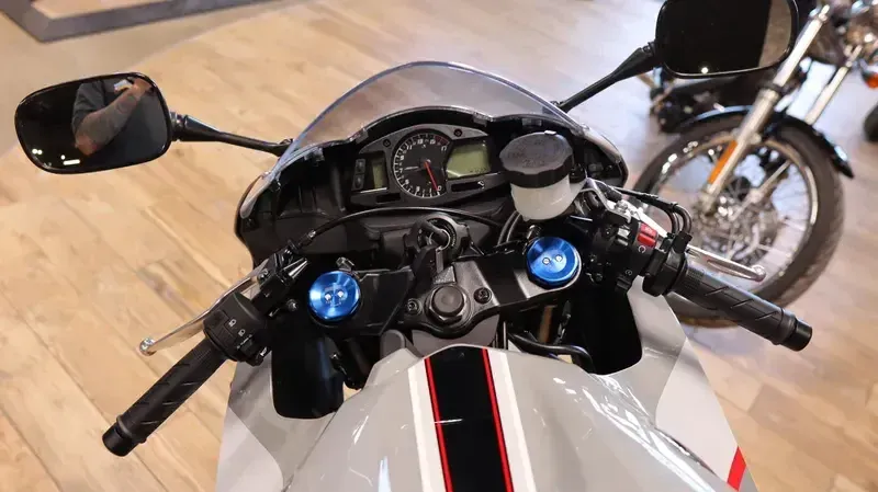2025 Honda CBR600RR ABS DEEP PEARL GRAY Image 6