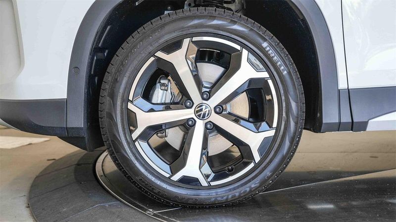 New 2025 Volkswagen Tiguan 2.0T SEImage 10