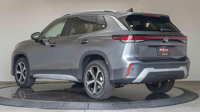 New 2025 Volkswagen Tiguan 2.0T SEImage 2