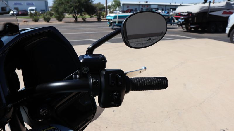 New 2025 Indian Motorcycle CHALLENGER DARK HORSE WTIH 112CR  RIDER ASSIST PACKAGE  POWERBAND AUDIO Image 23