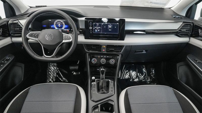New 2025 Volkswagen Taos 1.5T SImage 13