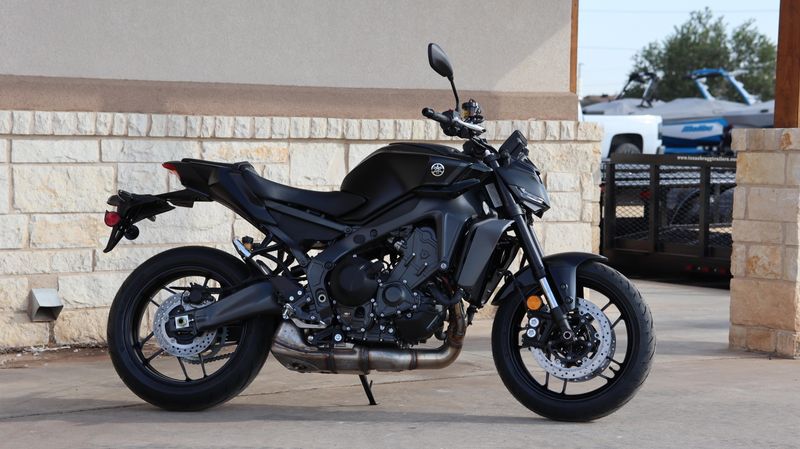 2024 Yamaha MT09 MATTE RAVEN BLACKImage 1