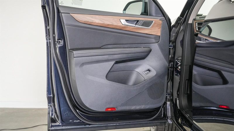 New 2025 Volkswagen Atlas 2.0T SE w/TechnologyImage 21