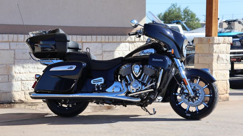 2024 Indian Motorcycle INDIAN ROADMASTER LIMITED BLACK AZURE CRYSTALImage 2