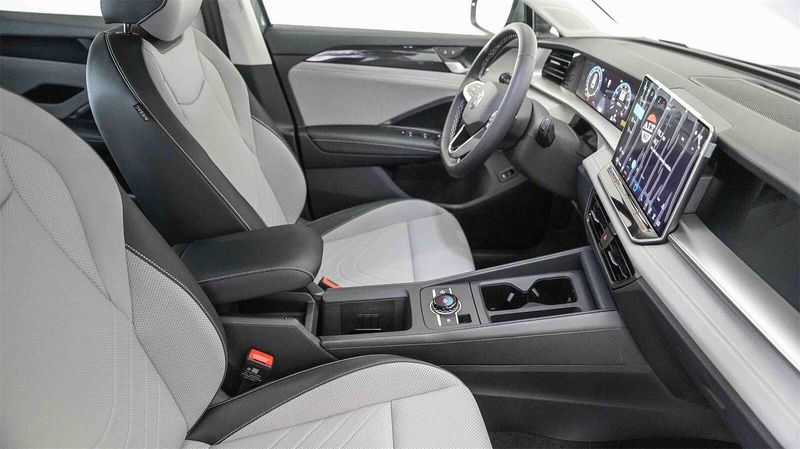 New 2025 Volkswagen Tiguan 2.0T SEImage 16