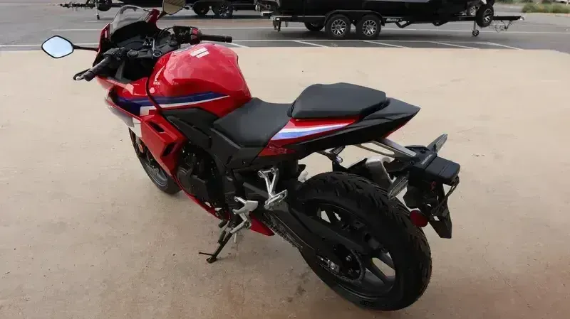 NEW 2025 HONDA CBR500R GRAND PRIX RED Image 5