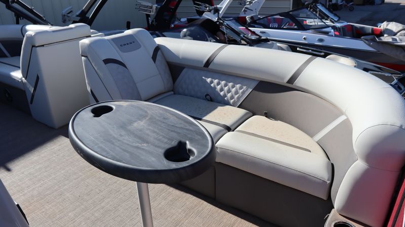 2025 CREST CLASSIC 220 FISH CABERNET WITH WHITE ACCENT Image 8