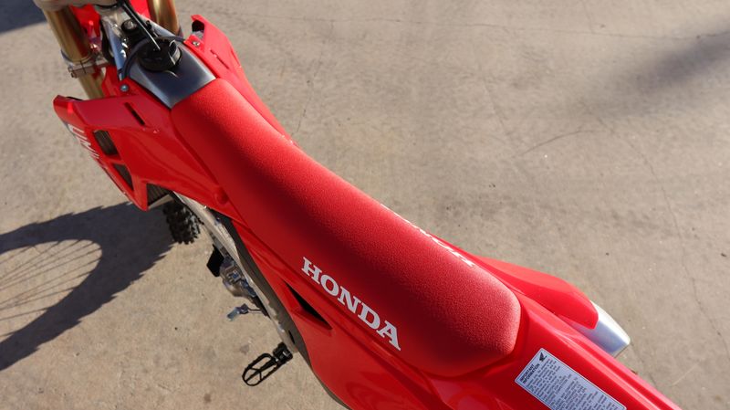 2025 Honda CRF250R REDImage 7