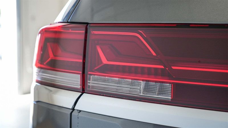 New 2025 Volkswagen Atlas 2.0T SE w/TechnologyImage 8