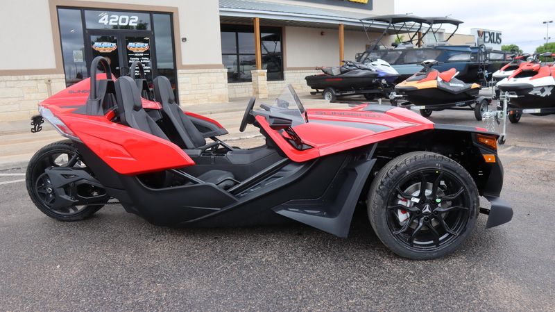 2025 Polaris SLINGSHOT S AUTODRIVE SLINGSHOT RED Image 2