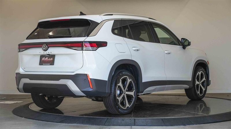 New 2025 Volkswagen Tiguan 2.0T SEImage 4
