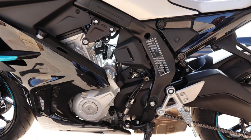 2025 CFMOTO 675SS NEBULA BLACK Image 8