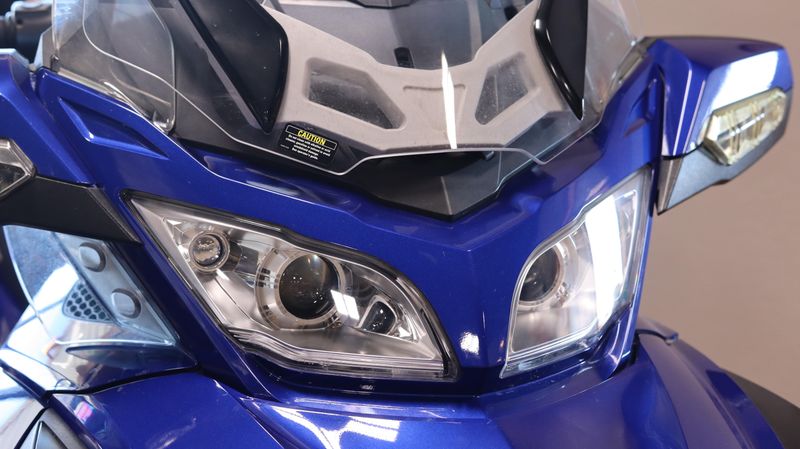 2012 Can-Am Spyder Roadster RTImage 13