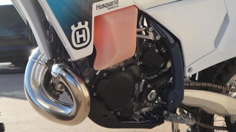 2025 HUSQVARNA TX 300 WHITEImage 11